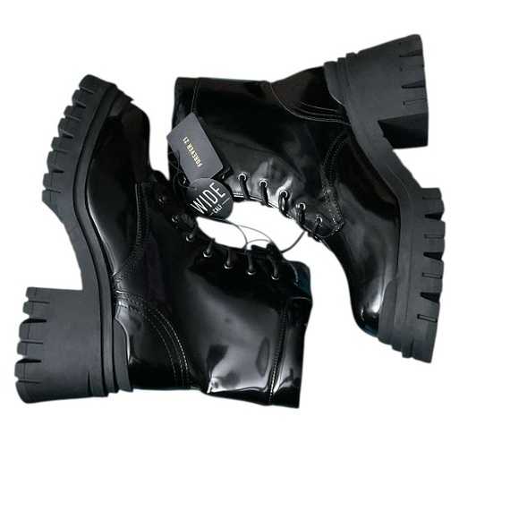 🦄 Forever 21 Glossy Black Moto Boots RT $45 - Picture 6 of 11